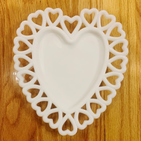 SOLD❤️Vintage 60s Westmoreland Milk Glass Heart - Picture 8 of 8